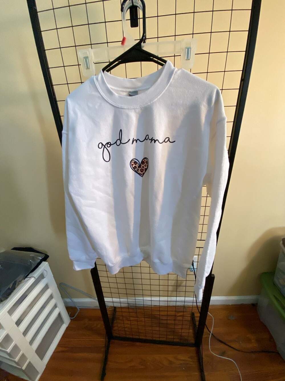 Gildan Heavy Blend Godmama Sweatshirt Medium White Cheetah Heart